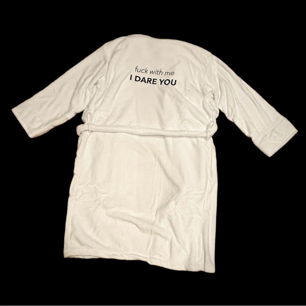 Robe : “ F___ with me , I dare you” NWT - Picture 2 of 7